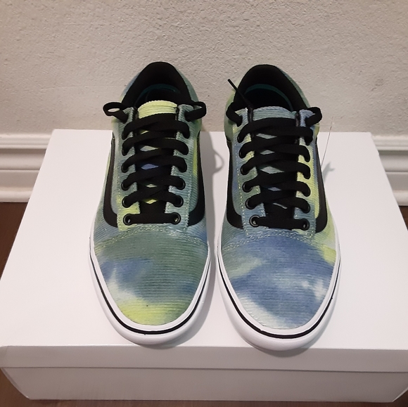 Vans - Picture 4 of 5